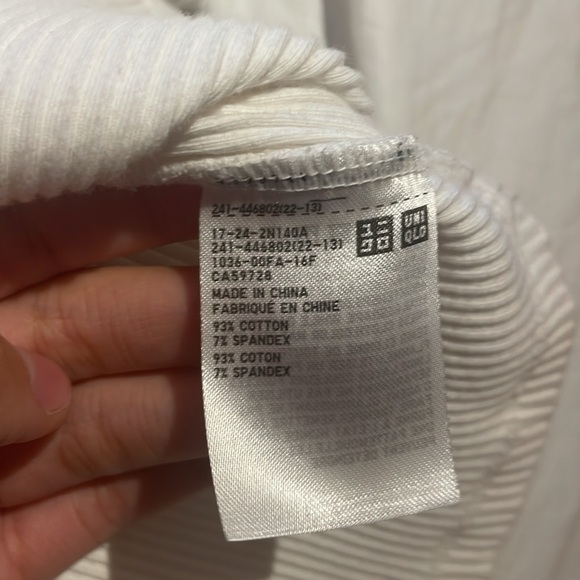 Uniqlo basic white tee - Picture 4 of 5